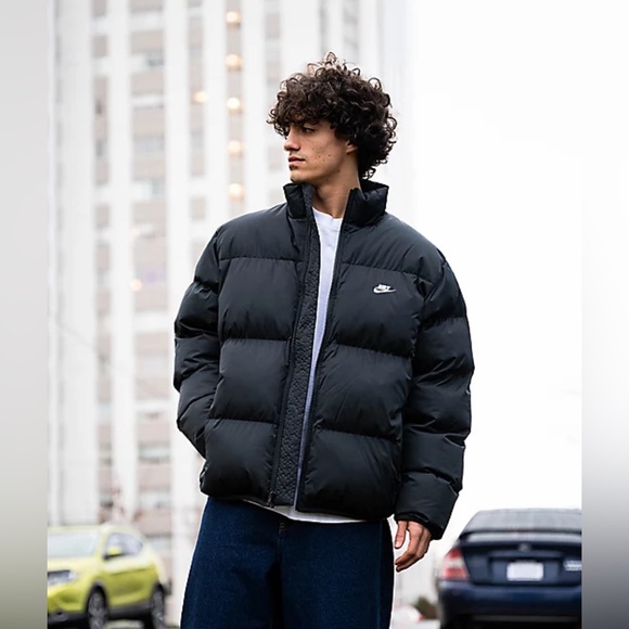 Size Medium Nike Puffer Jacket - Picture 3 of 3